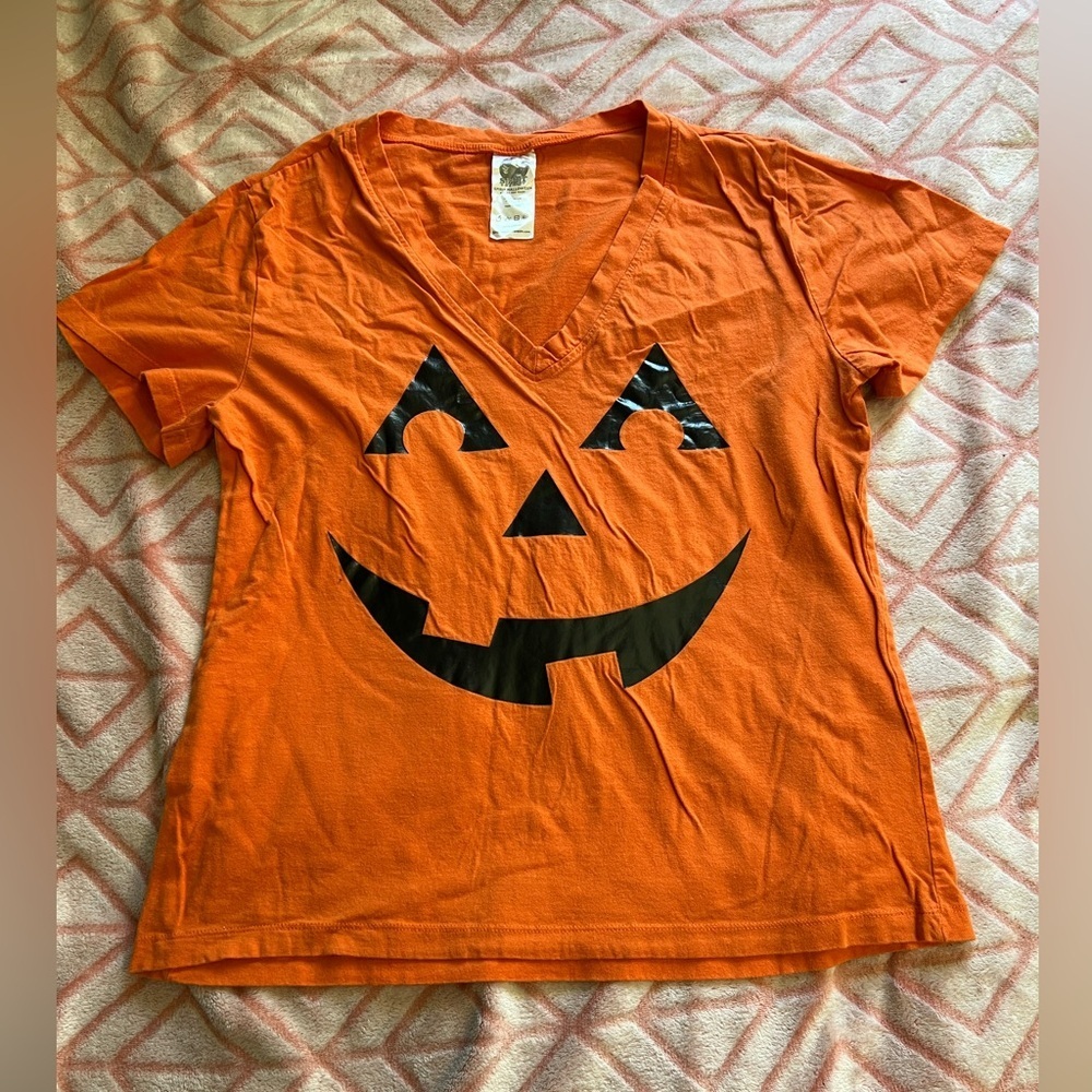 #239 Pumpkin Vneck